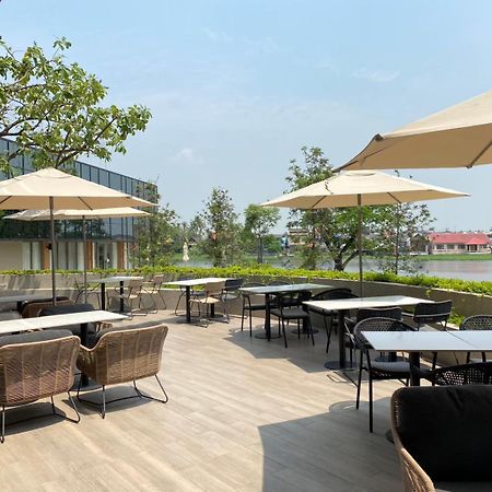 Neera Retreat Hotel Накхон Патом Екстериор снимка