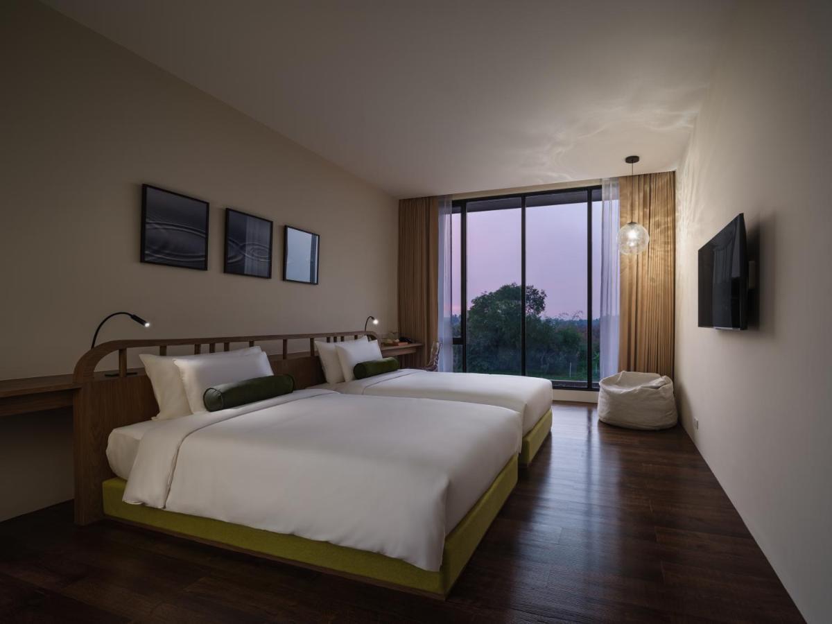 Neera Retreat Hotel Накхон Патом Екстериор снимка